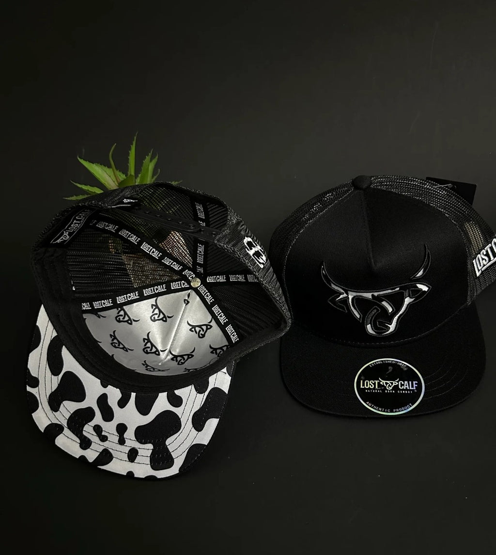 Youth Black/White Cowprint Gorra