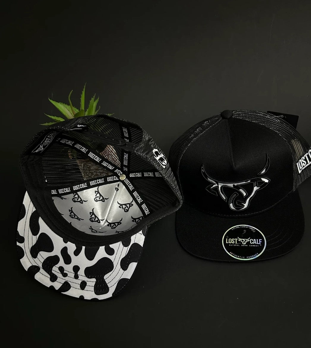 Youth Black/White Cowprint Gorra