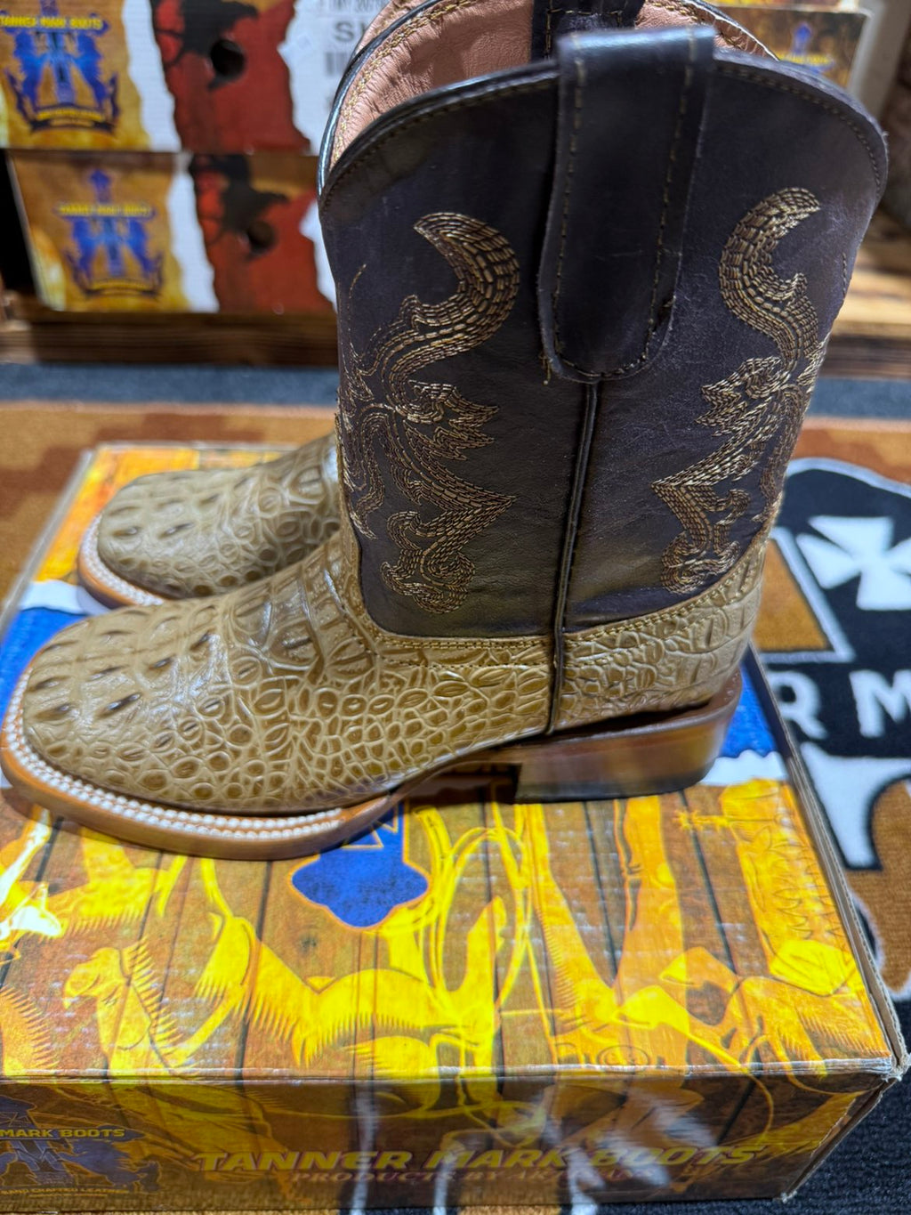 DECKER KIDS CAIMAN HORNBACK PRINT BOOTS